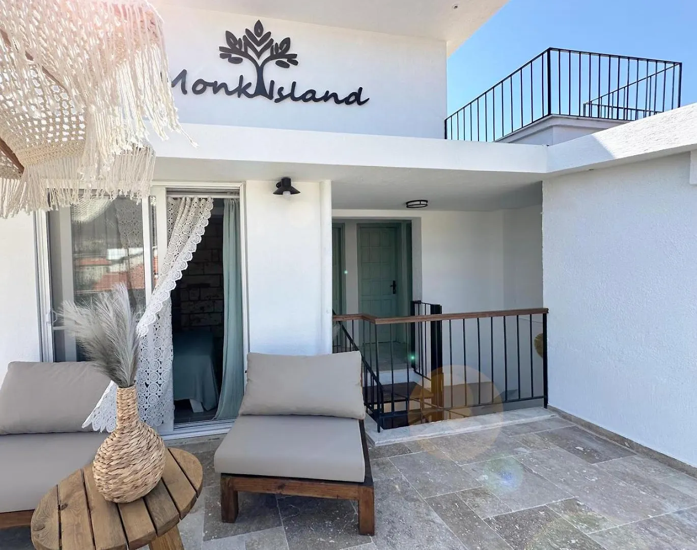 Monk Island Otel İzmir