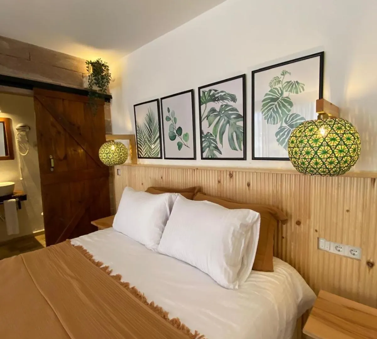 Monk Island Otel İzmir