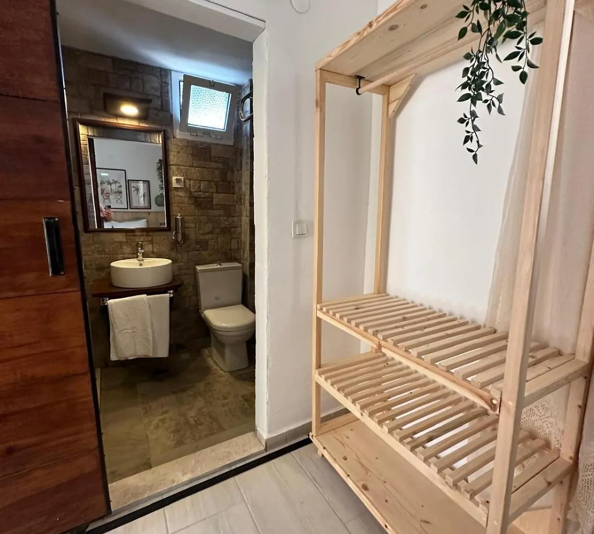 Monk Island Otel İzmir